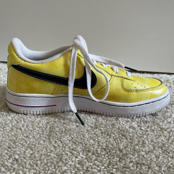 Nike AF1 Low Peace, Love, & Basketball Sneakers - Picture 5 of 8